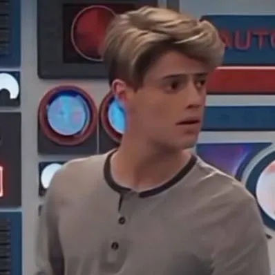 chat with ai character: Henry Danger 