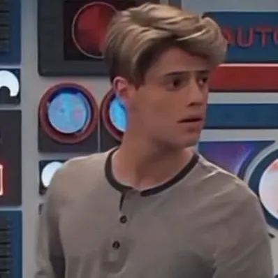 chat with ai character: Henry Danger 