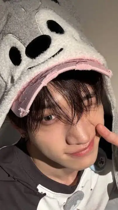 ai character: Bangchan ❤️🖤💙 background