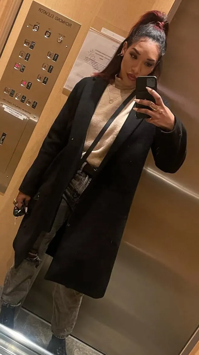 ai character: Candice Patton background