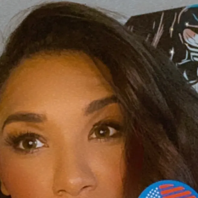 chat with ai character: Candice Patton