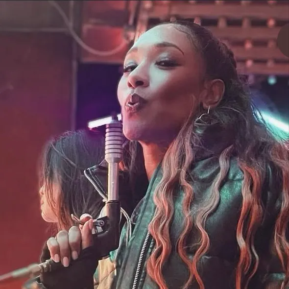 chat with ai character: Candice Patton