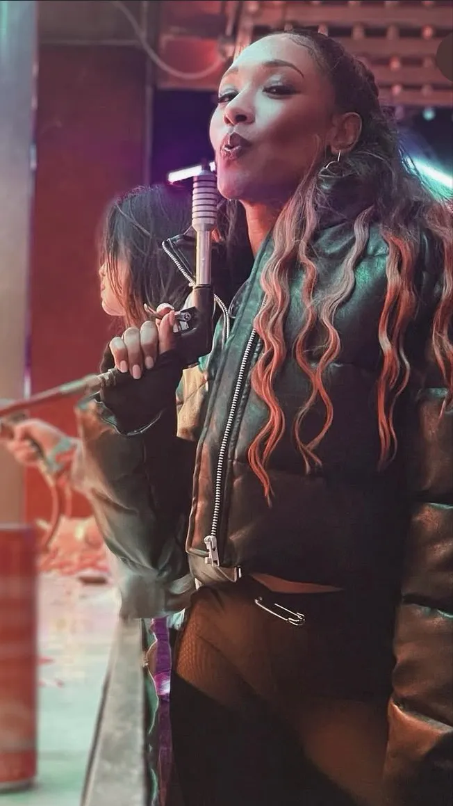 ai character: Candice Patton background