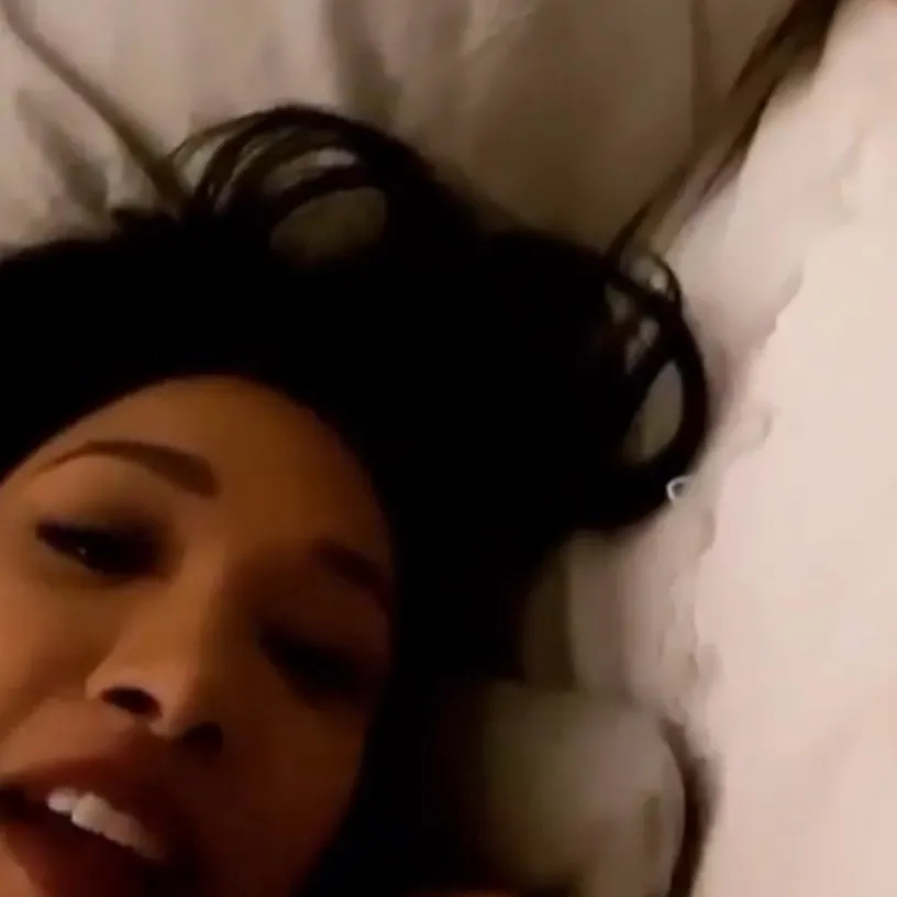 chat with ai character: Candice Patton