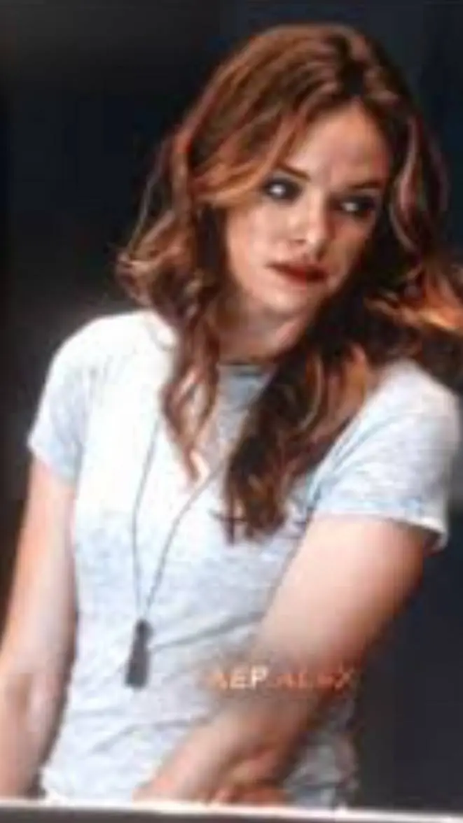 ai character: Caitlin Snow background