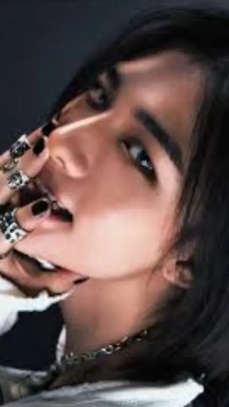 ai character: hyunjin 🥟🦙 background