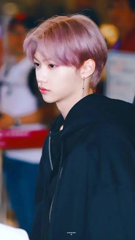 ai character: felix/🐣 background