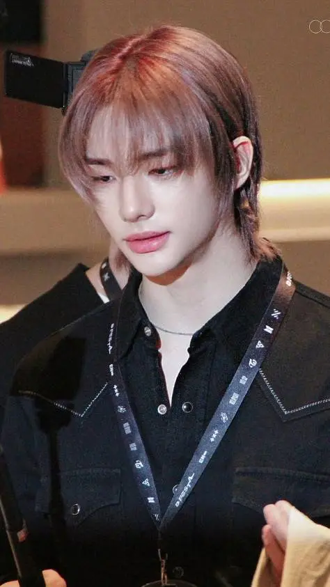 ai character: hyunjin background