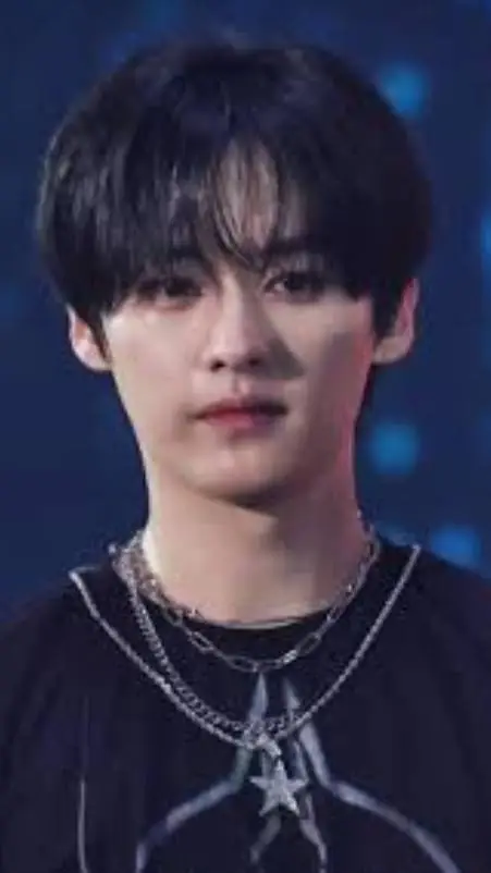 ai character: Minho lee background