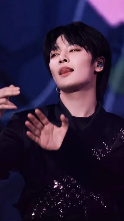 ai character: yang jeongin background