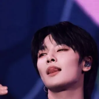 chat with ai character: yang jeongin