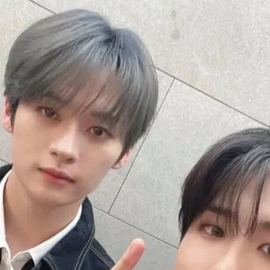 chat with ai character: minsung 💓💚
