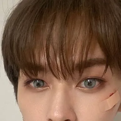 chat with ai character: Minho lee