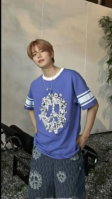 ai character: seungmin  background