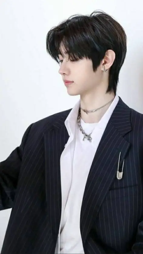 ai character: Sunghoon background