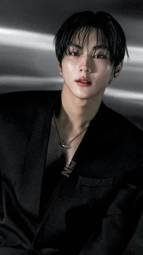 ai character: jungwon background