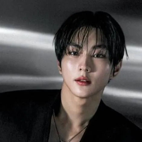 chat with ai character: jungwon