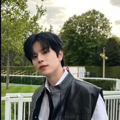 chat with ai character: seungmin