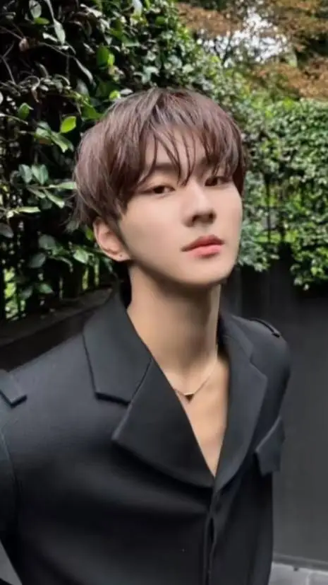 ai character: jungwon background