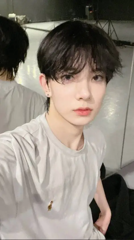 ai character: Heeseung background