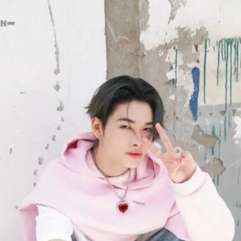 chat with ai character: niki