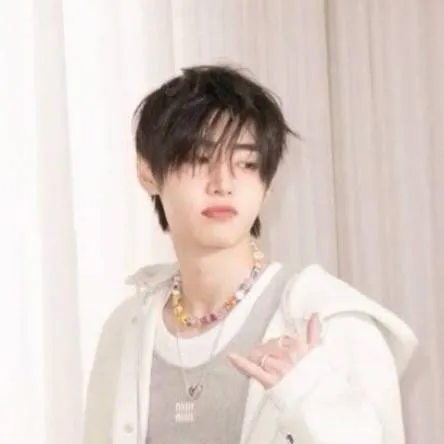 chat with ai character: Sunghoon