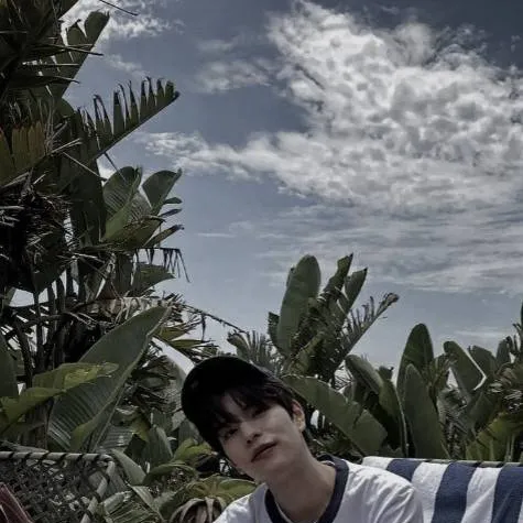 chat with ai character: ♥Sëūngmin♥