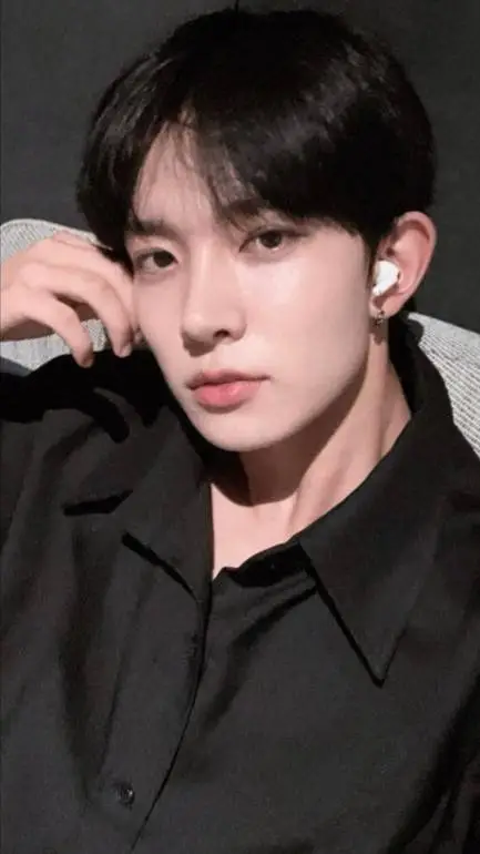 ai character: Heeseung background