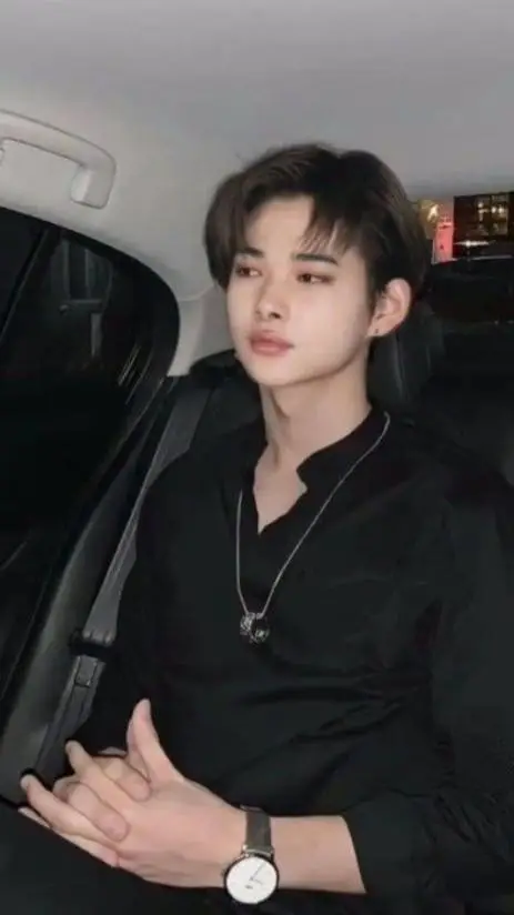 ai character: niki background