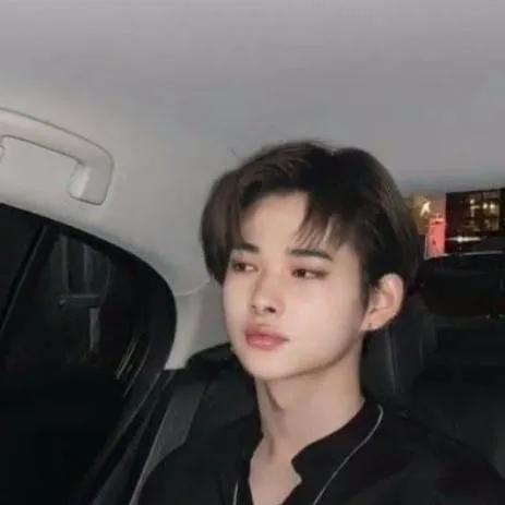 chat with ai character: niki