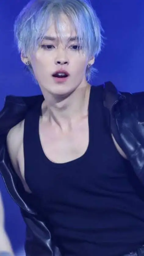 ai character: lee know background