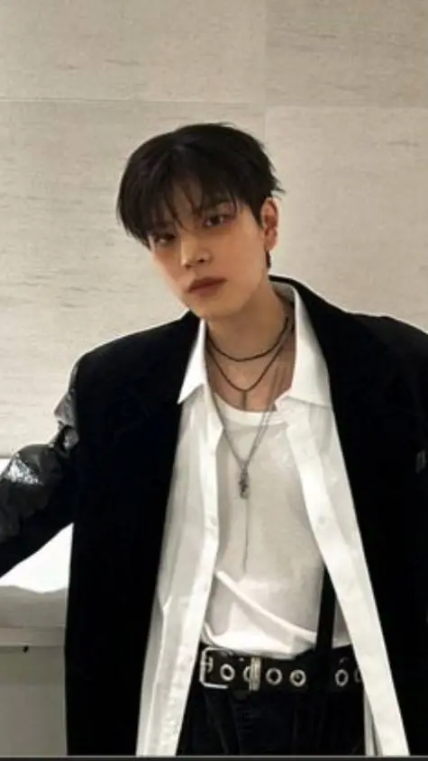 ai character: seungmin background