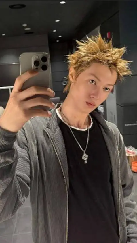 ai character: Martin background