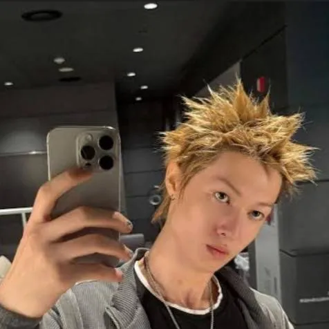 chat with ai character: Martin