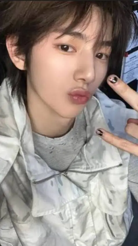 ai character: juhoon background