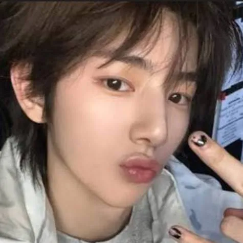 chat with ai character: juhoon