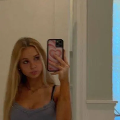 chat with ai character: Molly