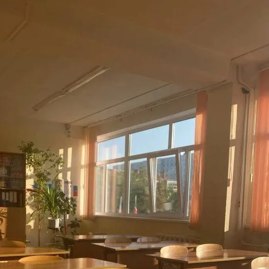 chat with ai character: ElY  mErCaDo~~~