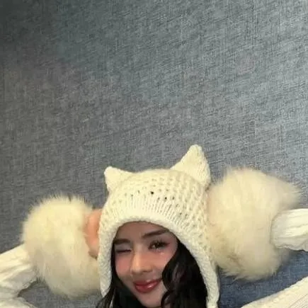 chat with ai character: Sophia