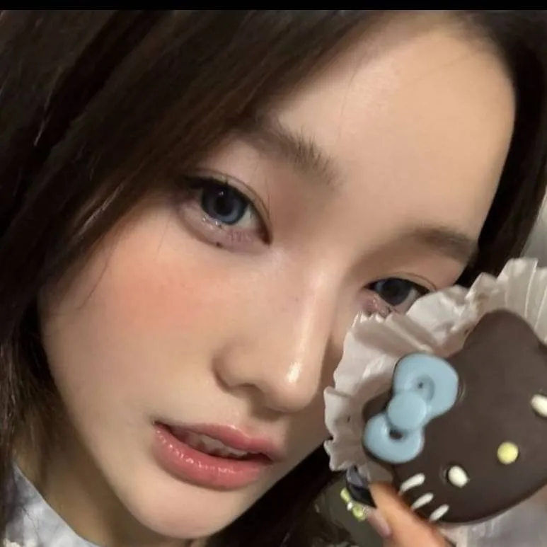 chat with ai character: Iroha