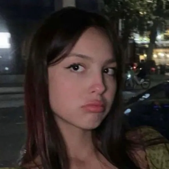 chat with ai character: Olivia Rodrigo 