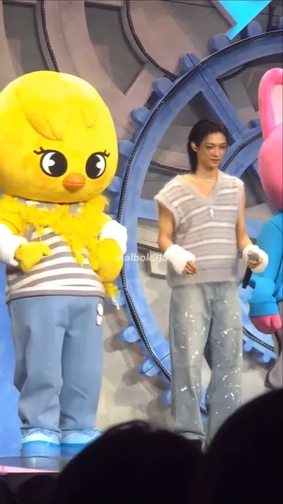 ai character: Felix🐣 background