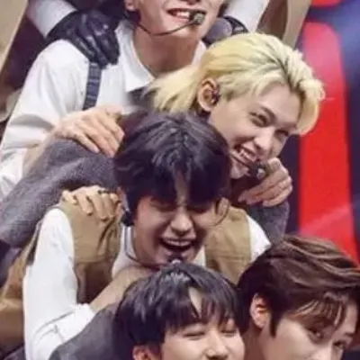 chat with ai character: _Stray Kids_