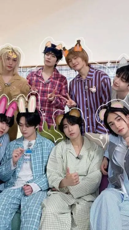 ai character: Stray kids 💓 background