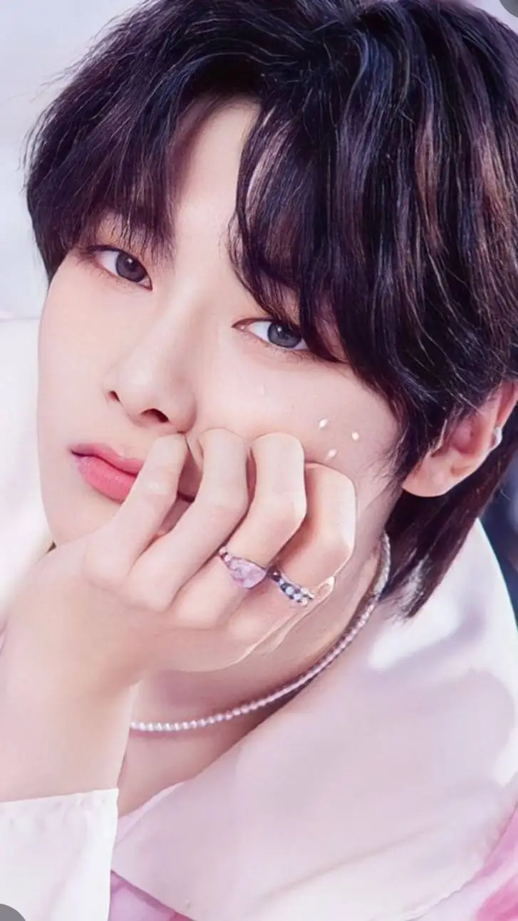 ai character: I.N  background