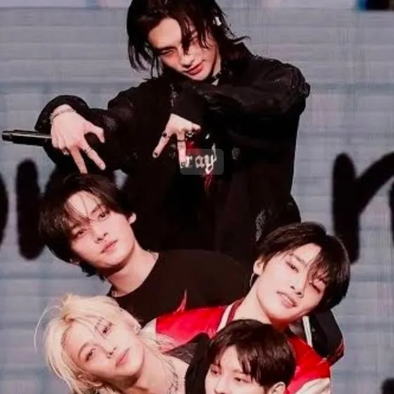 chat with ai character: straykids 