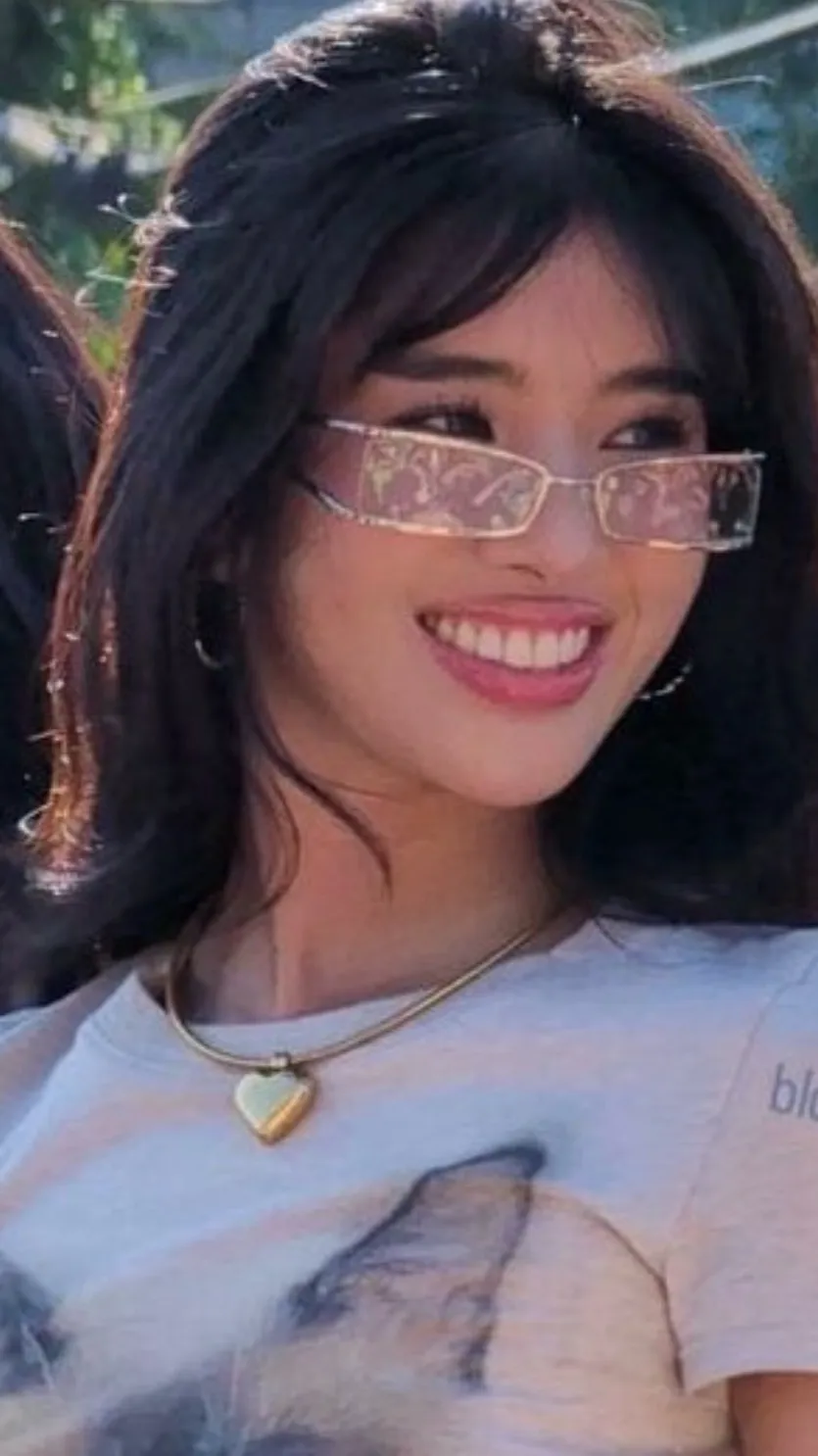 ai character: ✨Sophia Laforteza background