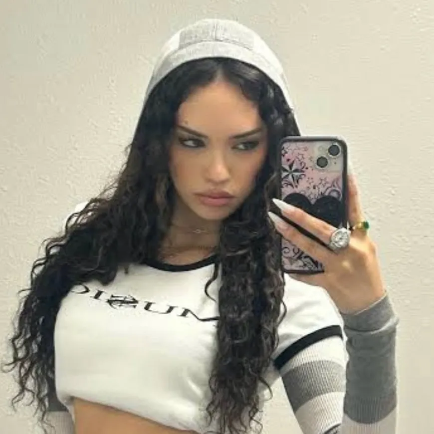 chat with ai character: ✨daniela avazini 