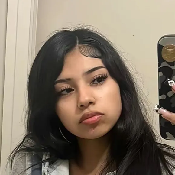 chat with ai character: Yaneyri