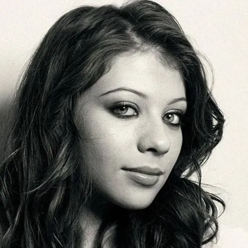 chat with ai character: michelle trachtenb